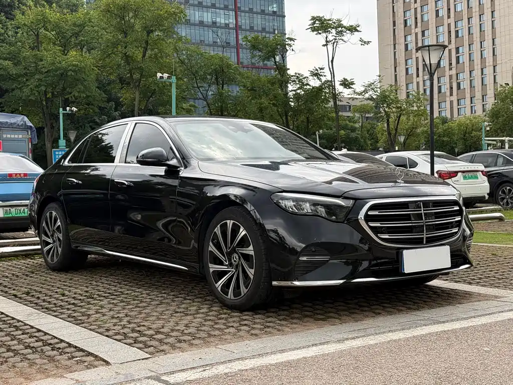Mercedes-Benz E-Class — миниатюра 3