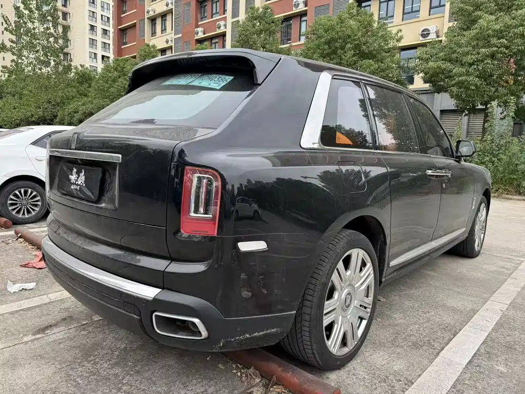 Rolls-Royce Cullinan — миниатюра 7