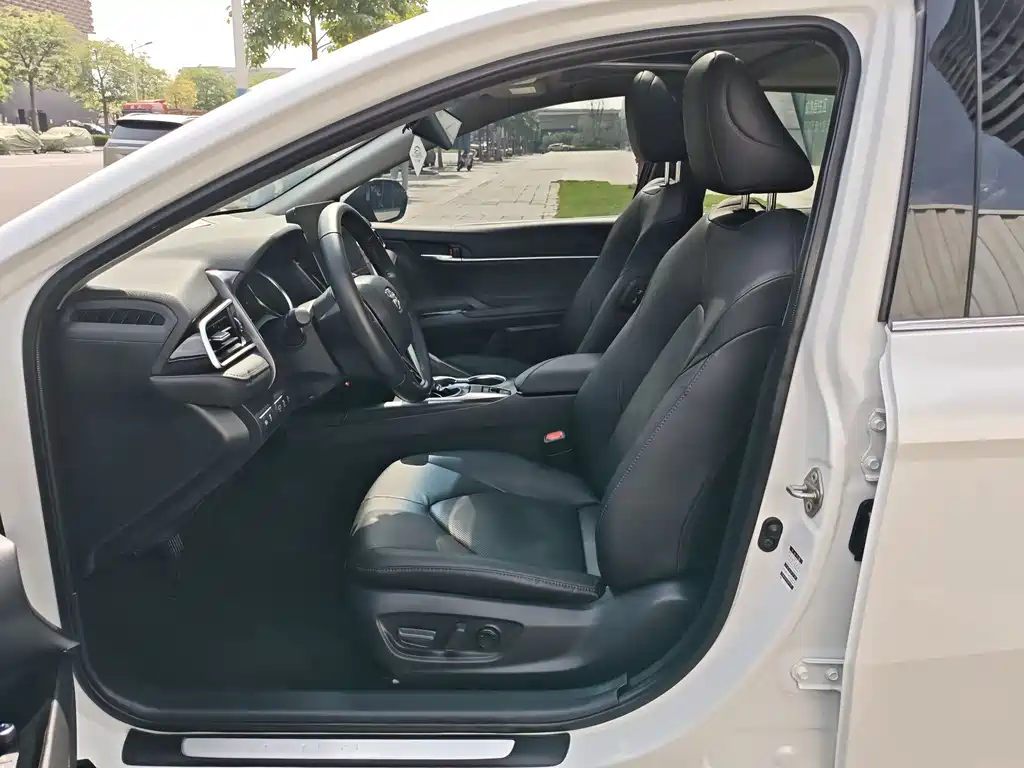 Toyota Camry 2021 2.0G Luxury