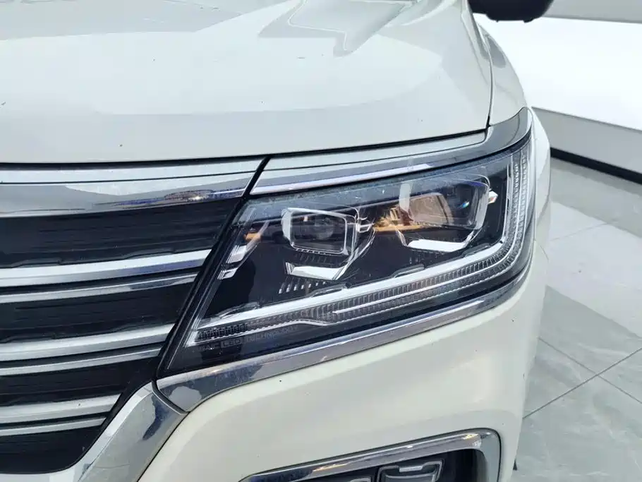 Roewe RX8 — миниатюра 5