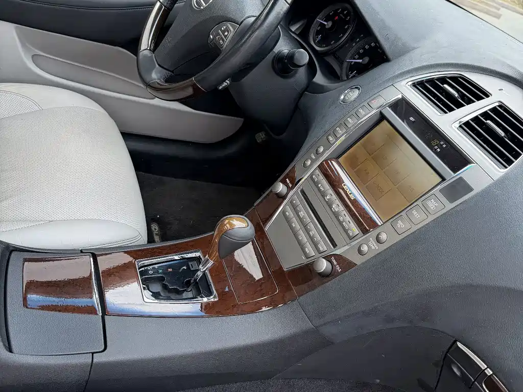 Lexus ES — миниатюра 15