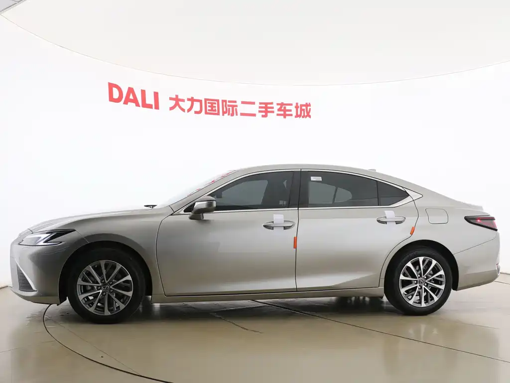 Lexus ES — миниатюра 4