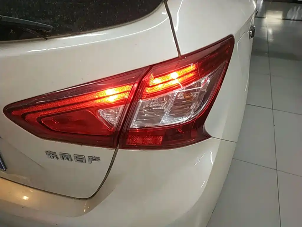Nissan Tiida — миниатюра 8