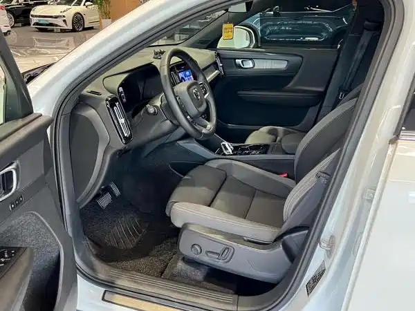 Volvo XC40 — миниатюра 8