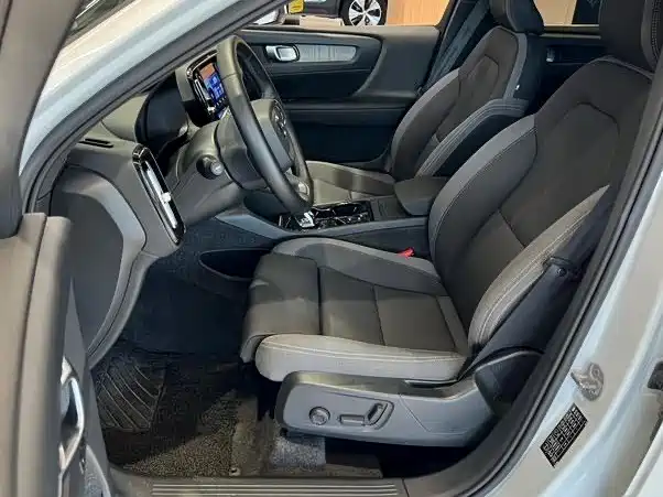 Volvo XC40 — миниатюра 9