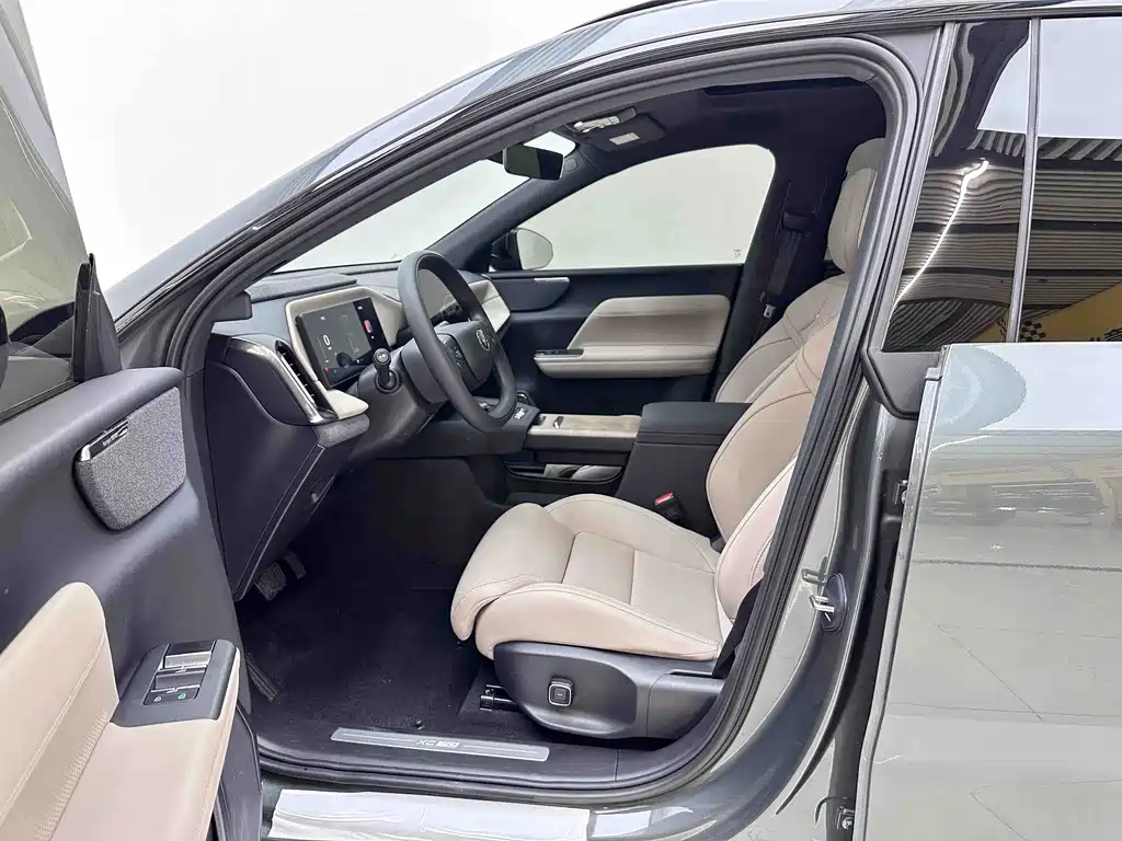 Volvo XC70 PHEV — миниатюра 9
