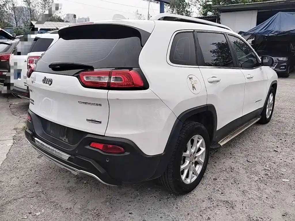 Jeep Cherokee — миниатюра 7