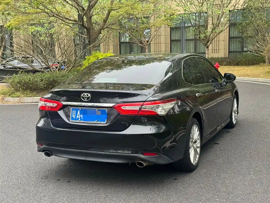 TOYOTA CAMRY