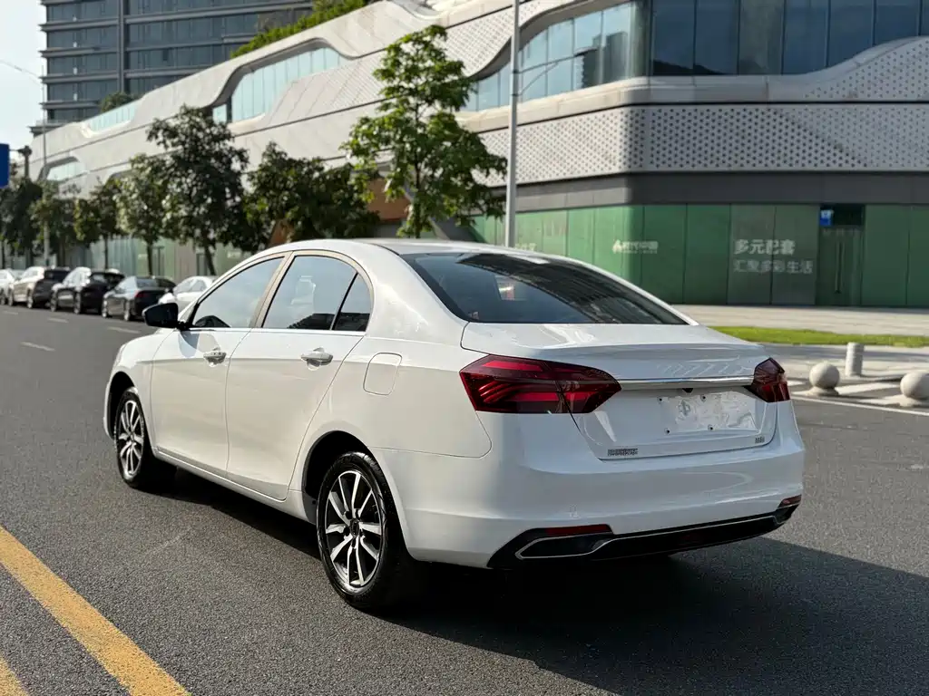 Geely Emgrand — миниатюра 6