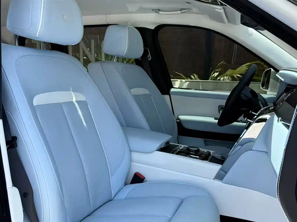 Rolls-Royce Cullinan 2018 мест