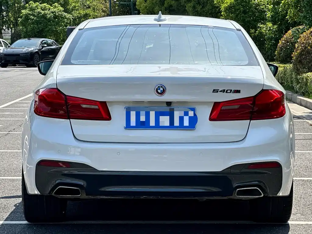 BMW 5 SERIES
