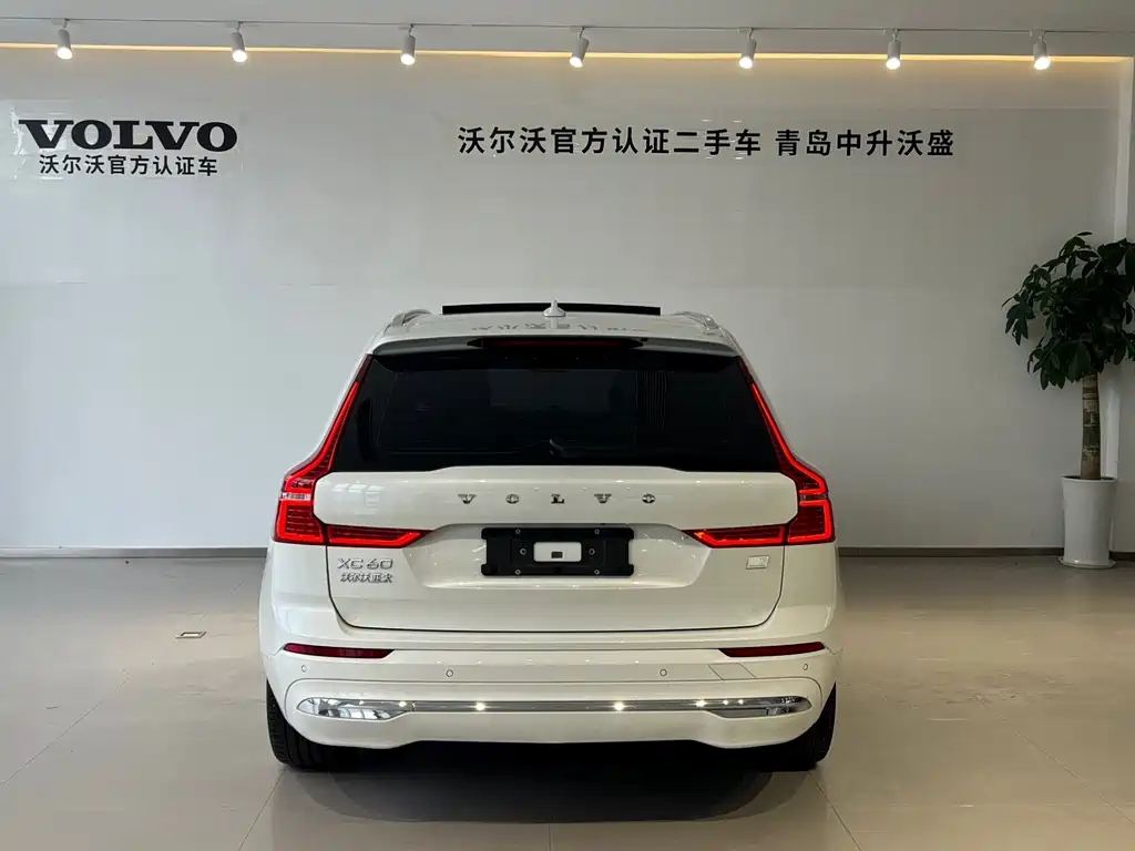 Volvo XC60 PHEV — миниатюра 5