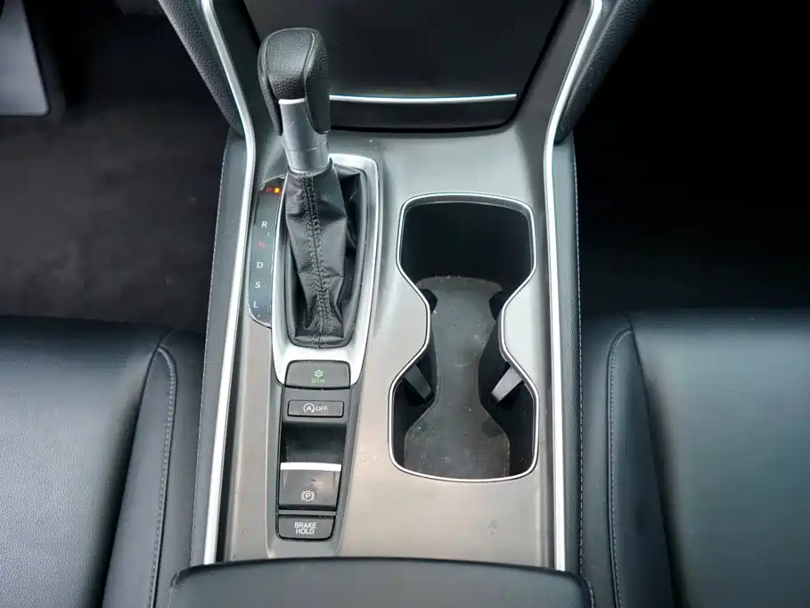 Honda Accord — миниатюра 17