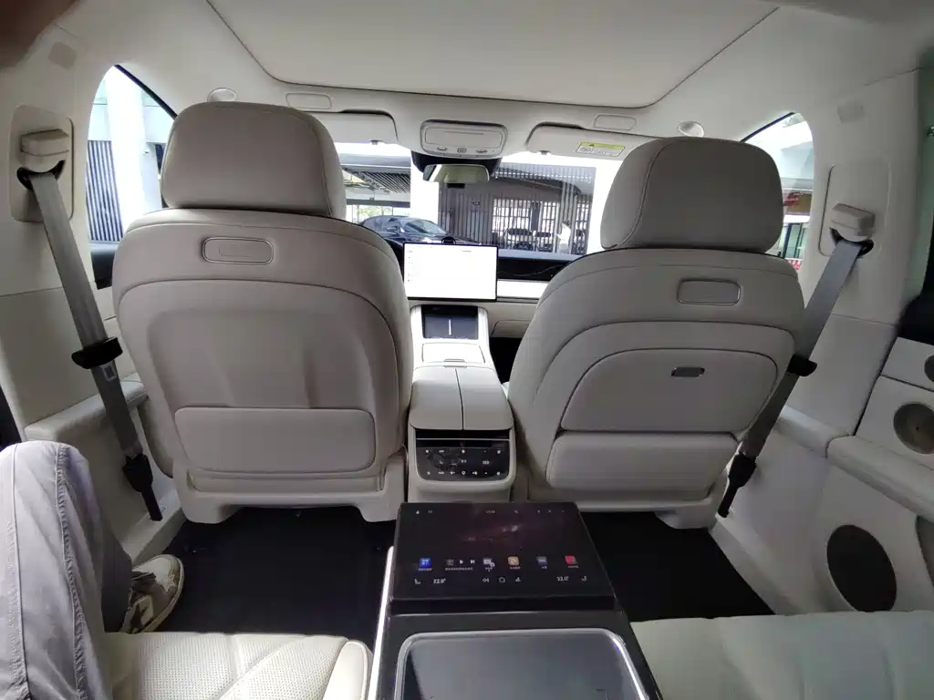 AITO ENJOY THE WORLD S9