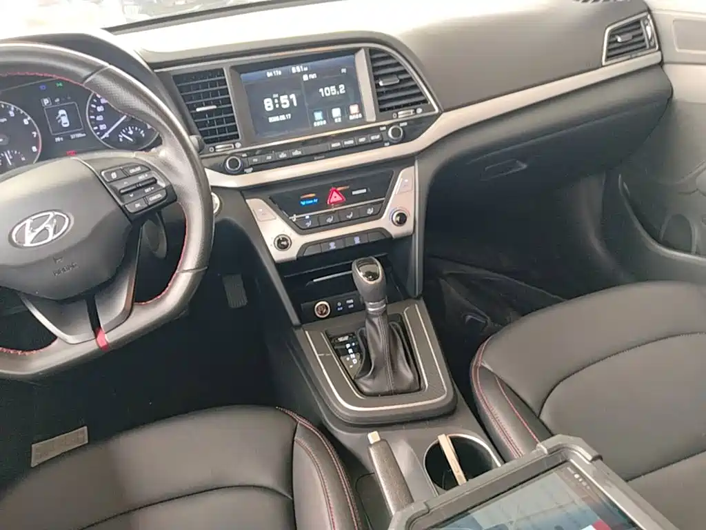 Hyundai Elantra — миниатюра 13