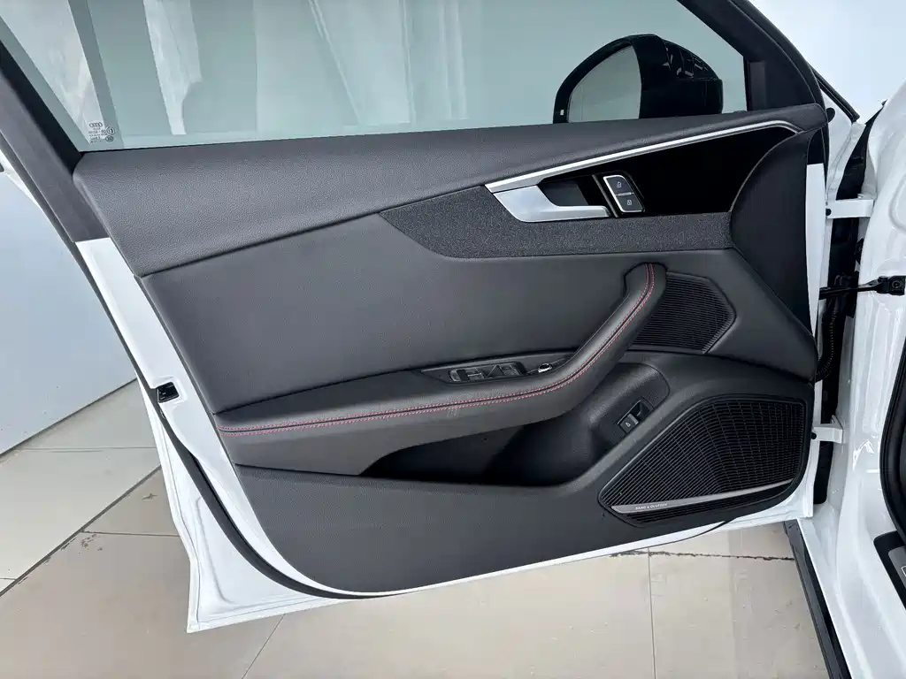 Audi A4L — миниатюра 10