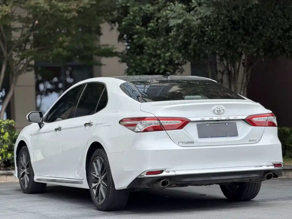 Toyota Camry — миниатюра 10