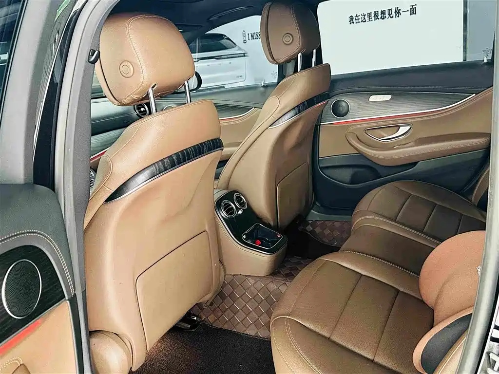 Mercedes-Benz E-Class — миниатюра 10
