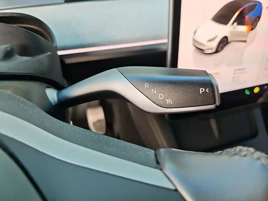 Tesla Model Y — миниатюра 14