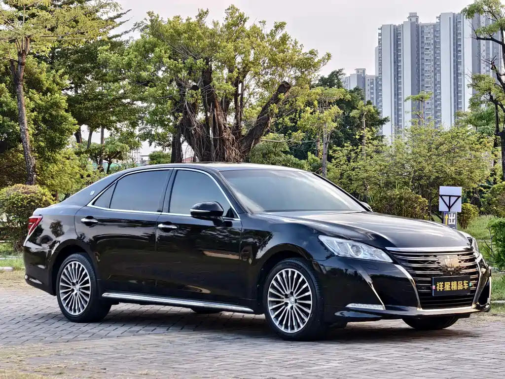 Toyota Crown — миниатюра 3