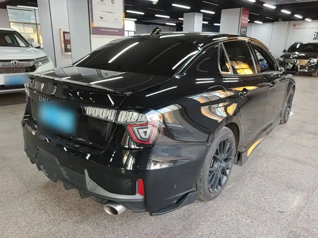 Lynk & Co 03 — миниатюра 7