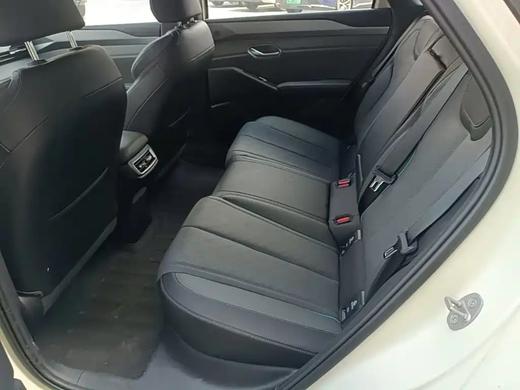 BYD Qin L — миниатюра 17
