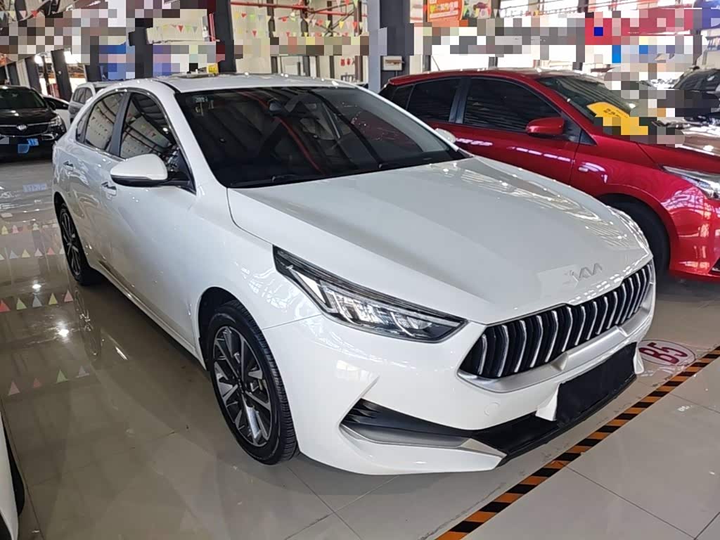 Kia K3 1.5 л 2023 г. Белый, пробег 17500 км