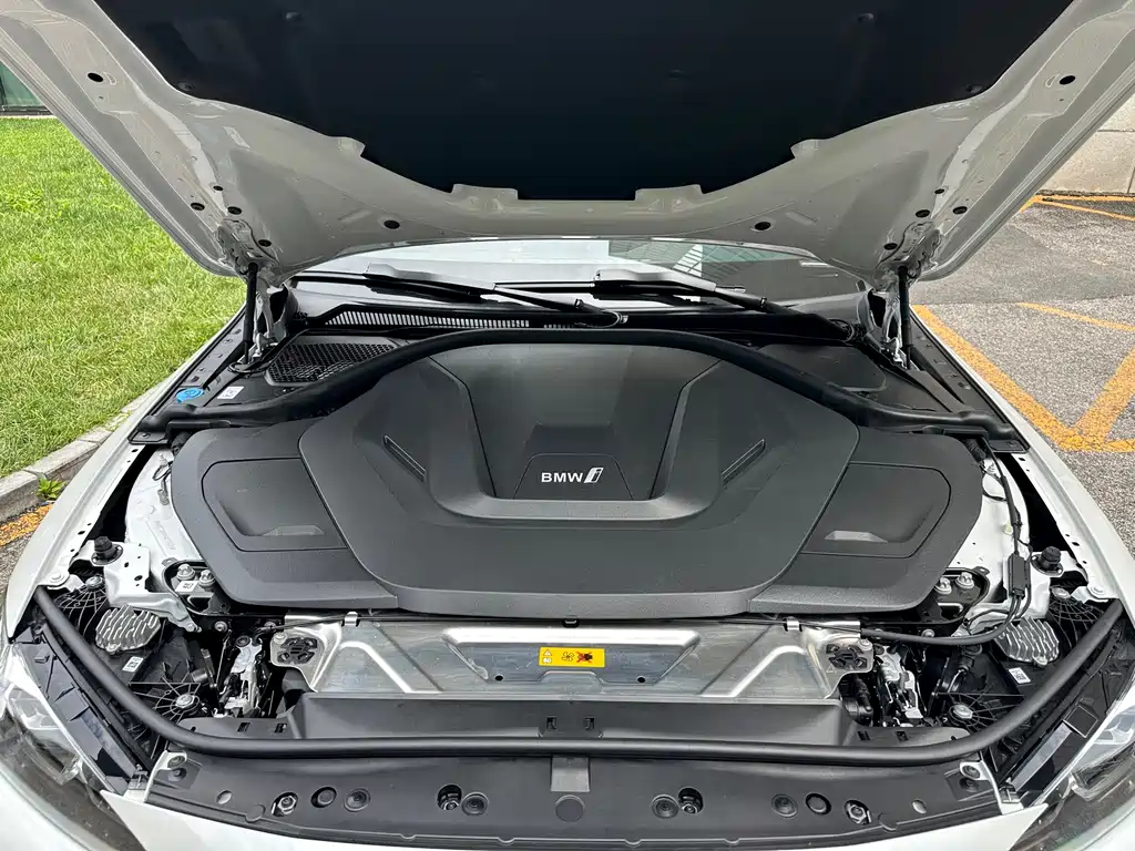 BMW i4 — миниатюра 19