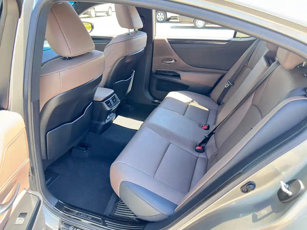 Lexus ES — миниатюра 10