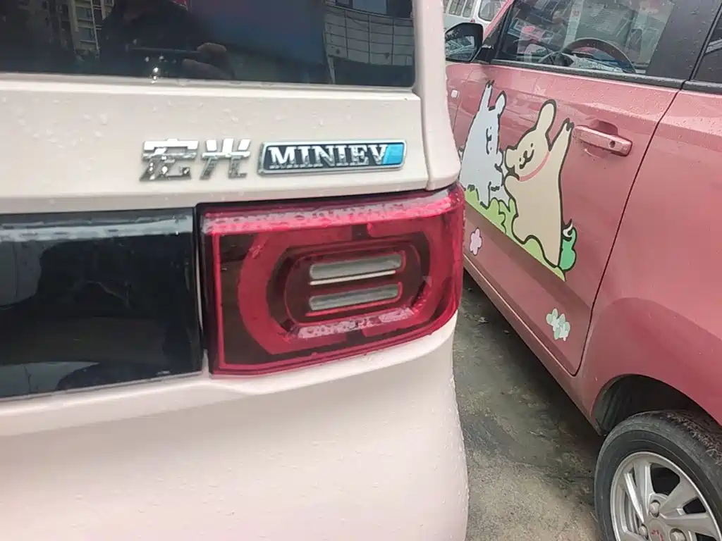 Wuling MINIEV — миниатюра 8
