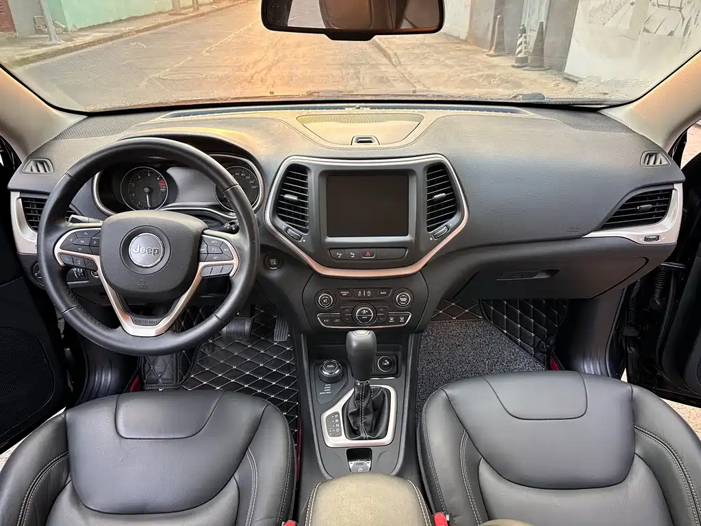 Jeep Cherokee — миниатюра 8