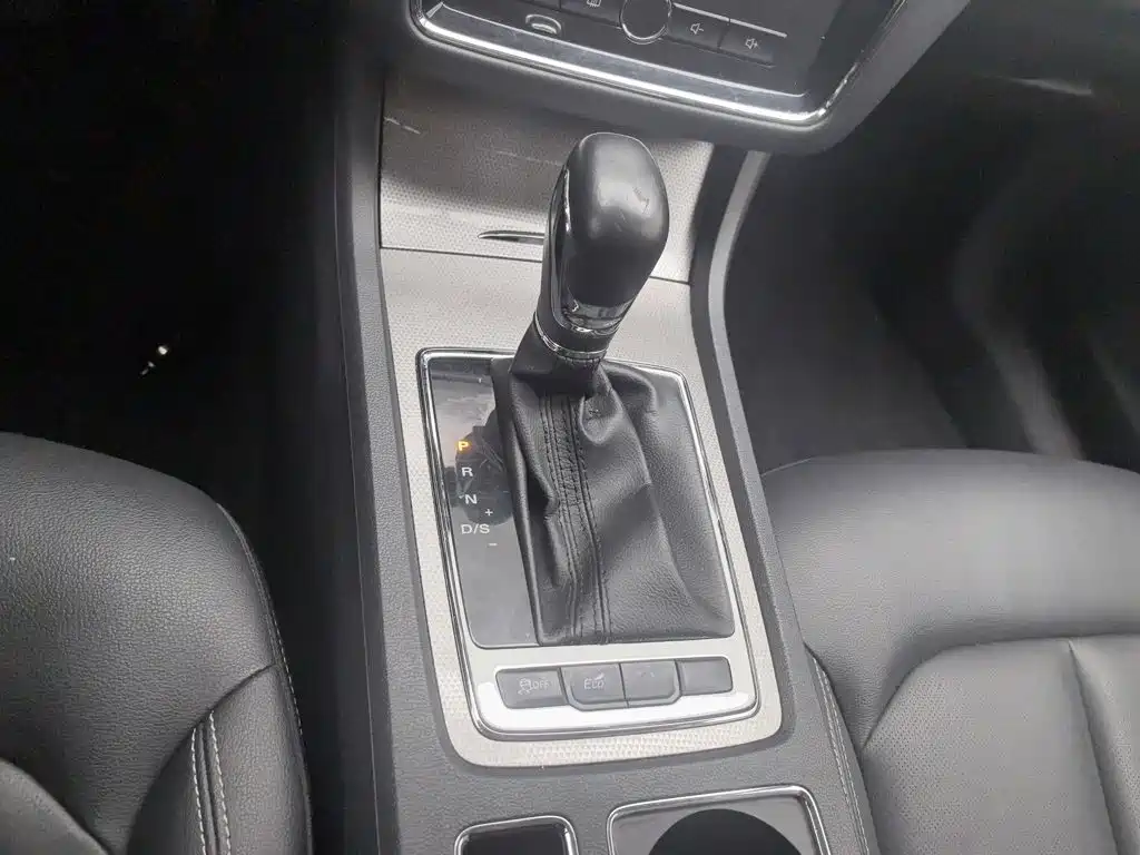 Roewe i6 Classic — миниатюра 13
