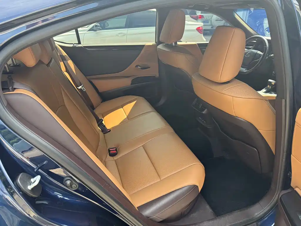 Lexus ES — миниатюра 8