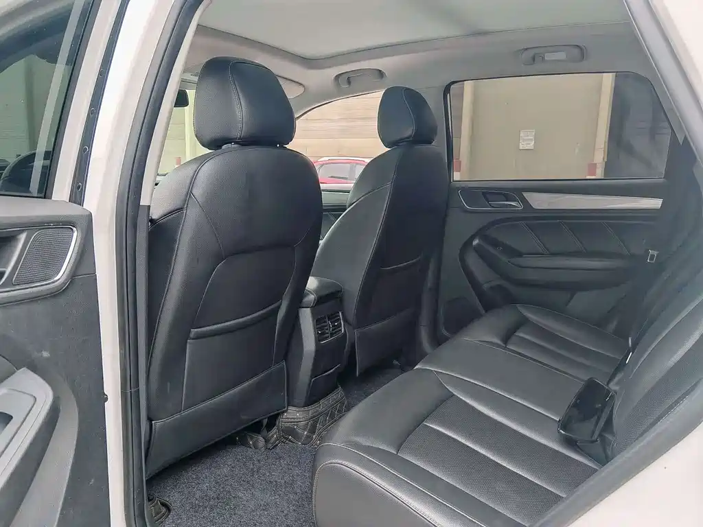 Roewe RX5 — миниатюра 6