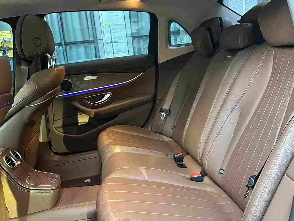 Mercedes-Benz E-Class — миниатюра 10
