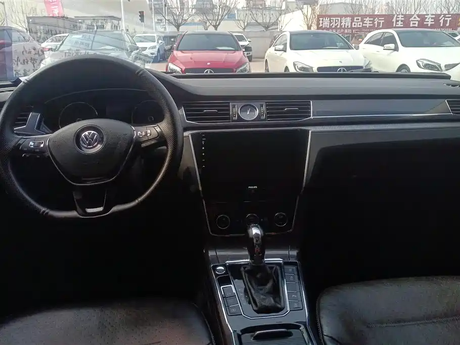 VOLKSWAGEN PASSAT