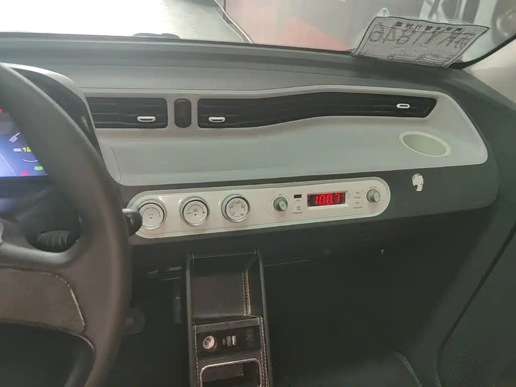Wuling MINIEV — миниатюра 13