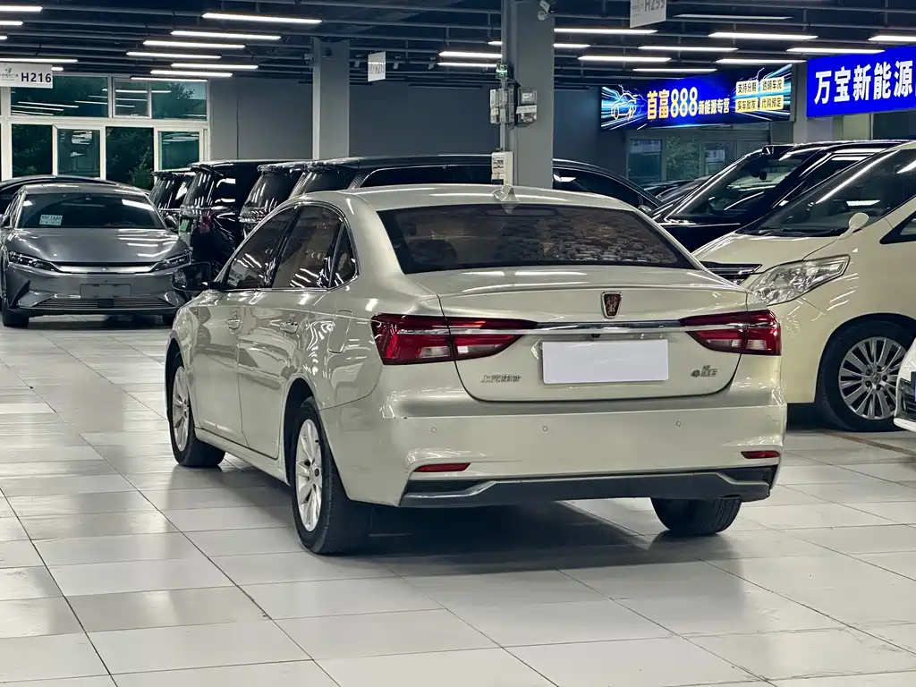 Roewe i6 New Energy — миниатюра 9