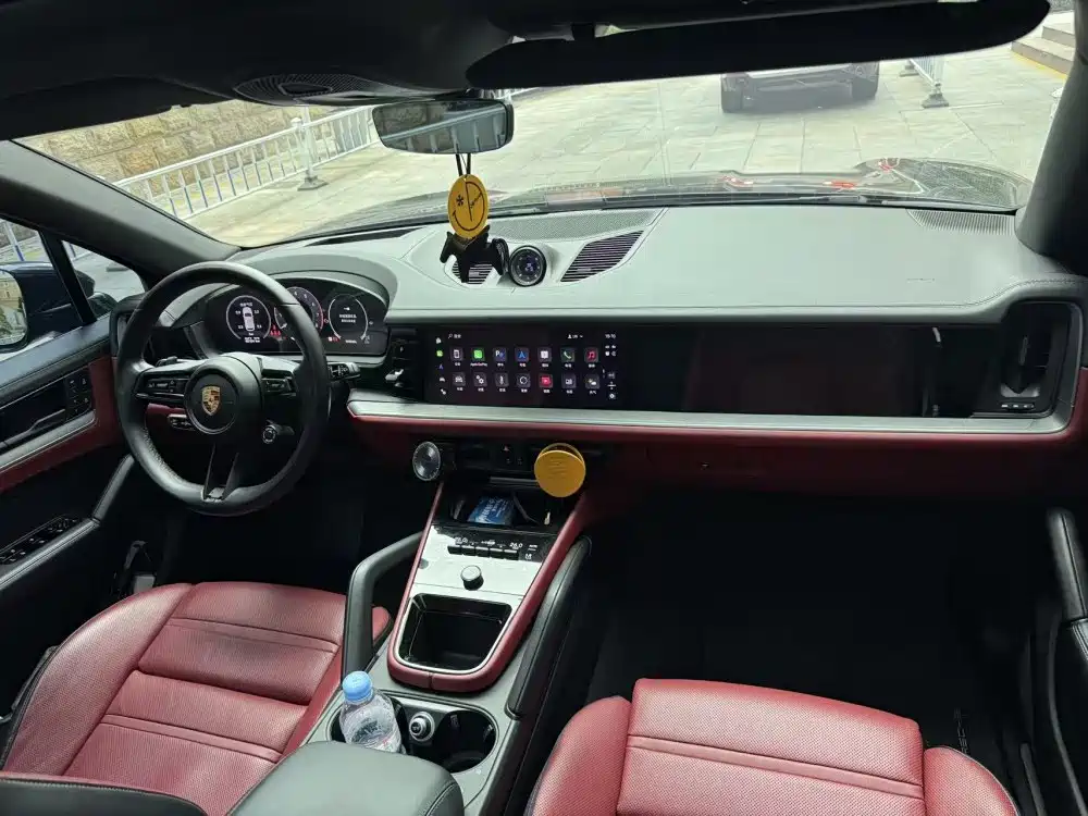 Porsche Cayenne — миниатюра 5