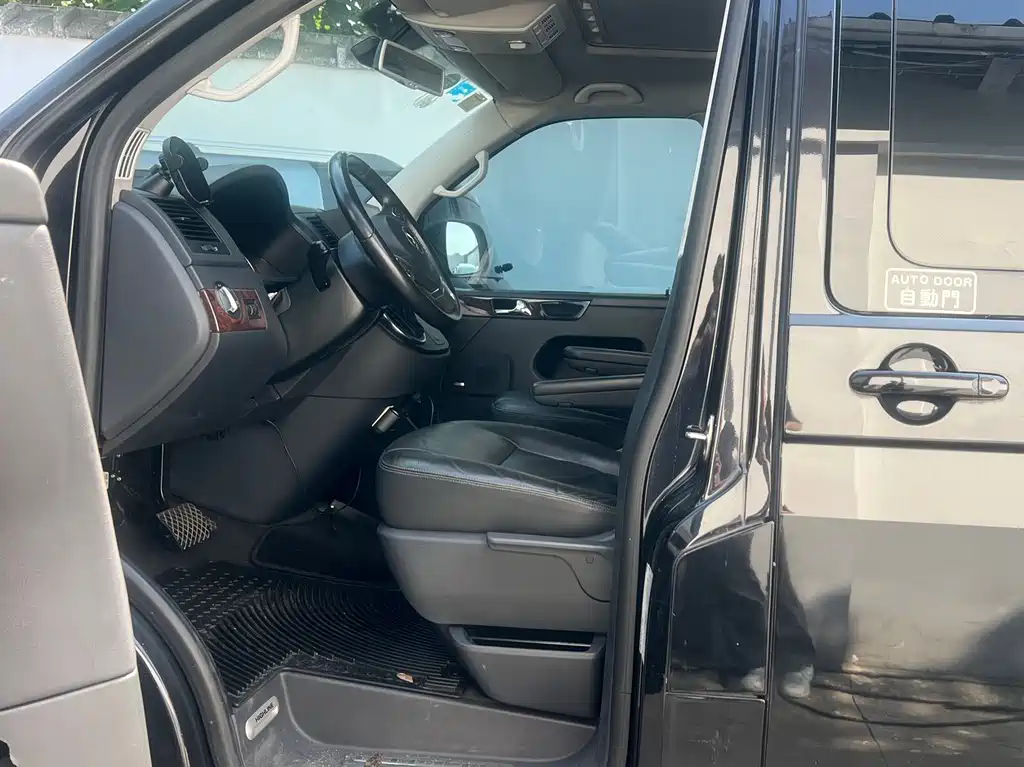 Volkswagen Multivan — миниатюра 9