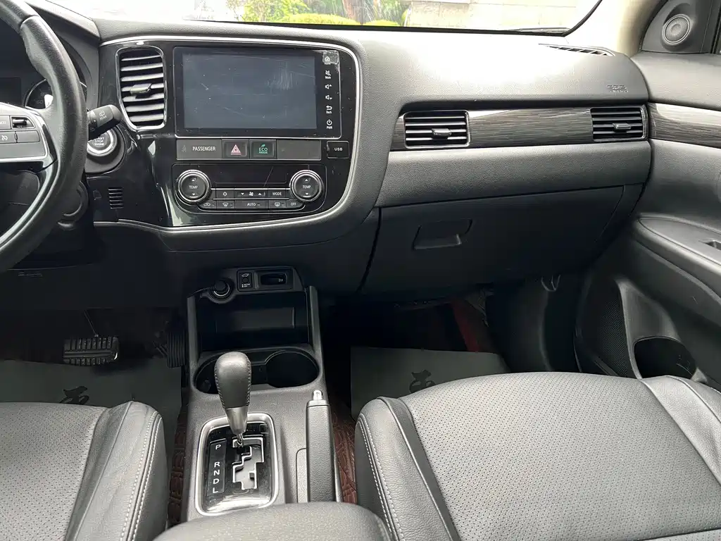 Mitsubishi Outlander — миниатюра 16