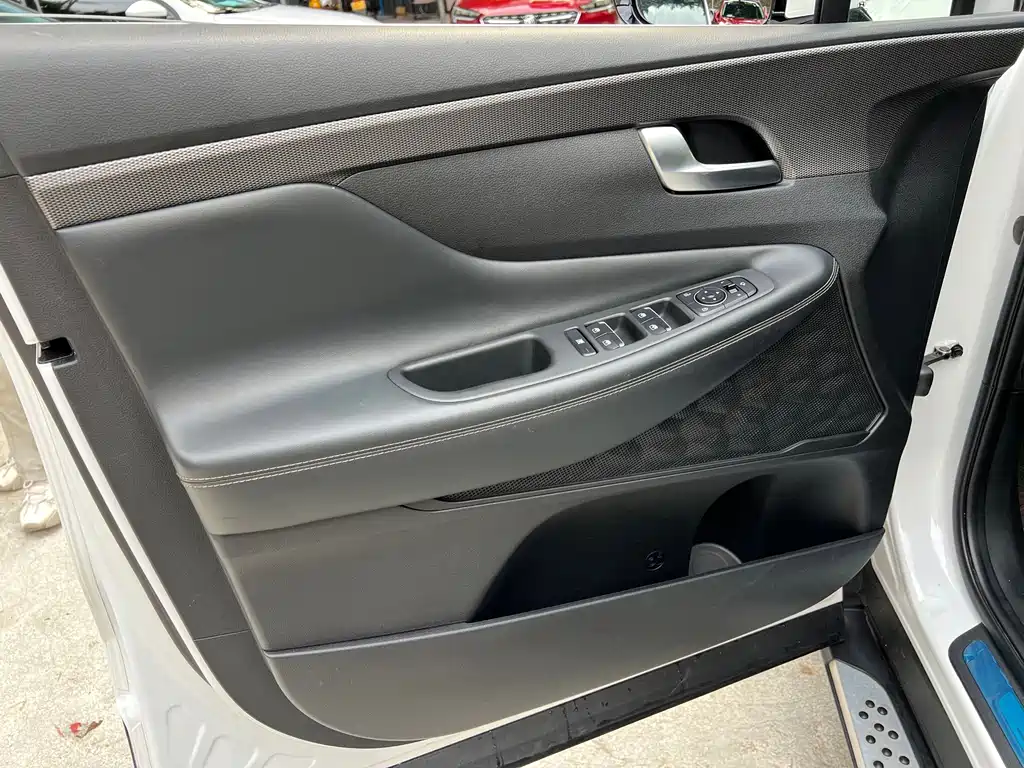 Hyundai Santa Fe — миниатюра 7