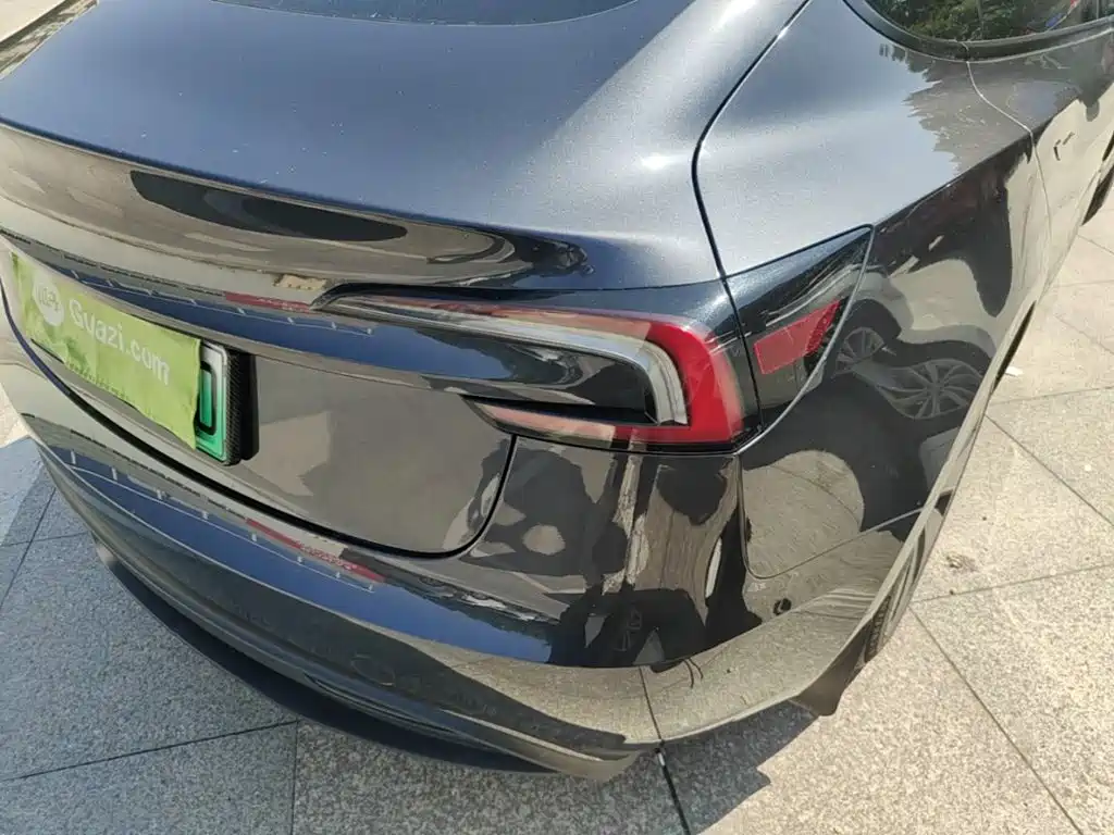 Tesla Model 3 — миниатюра 8