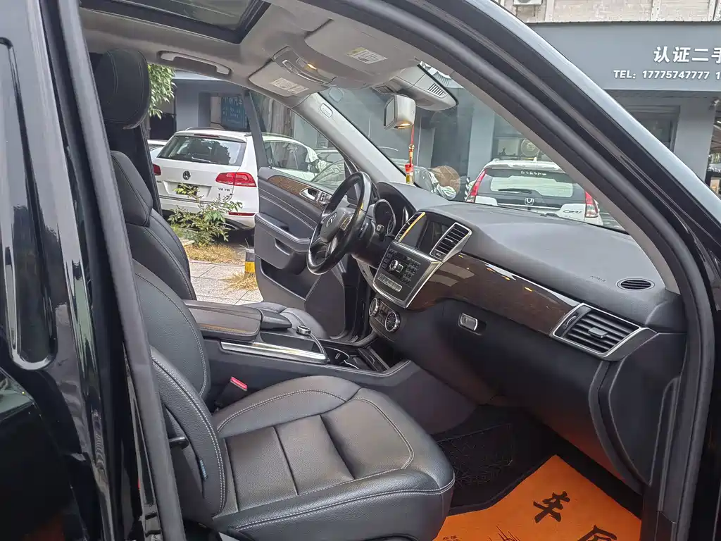 Mercedes-Benz M-Class — миниатюра 14