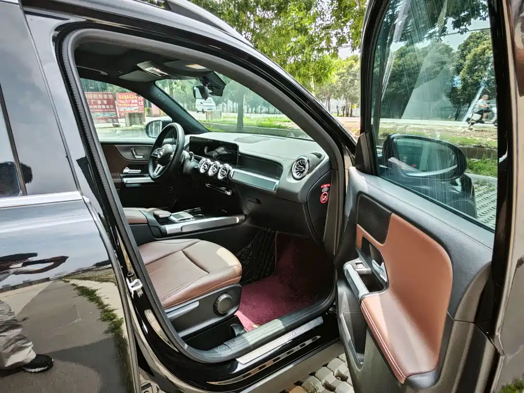 Mercedes-Benz GLB — миниатюра 11