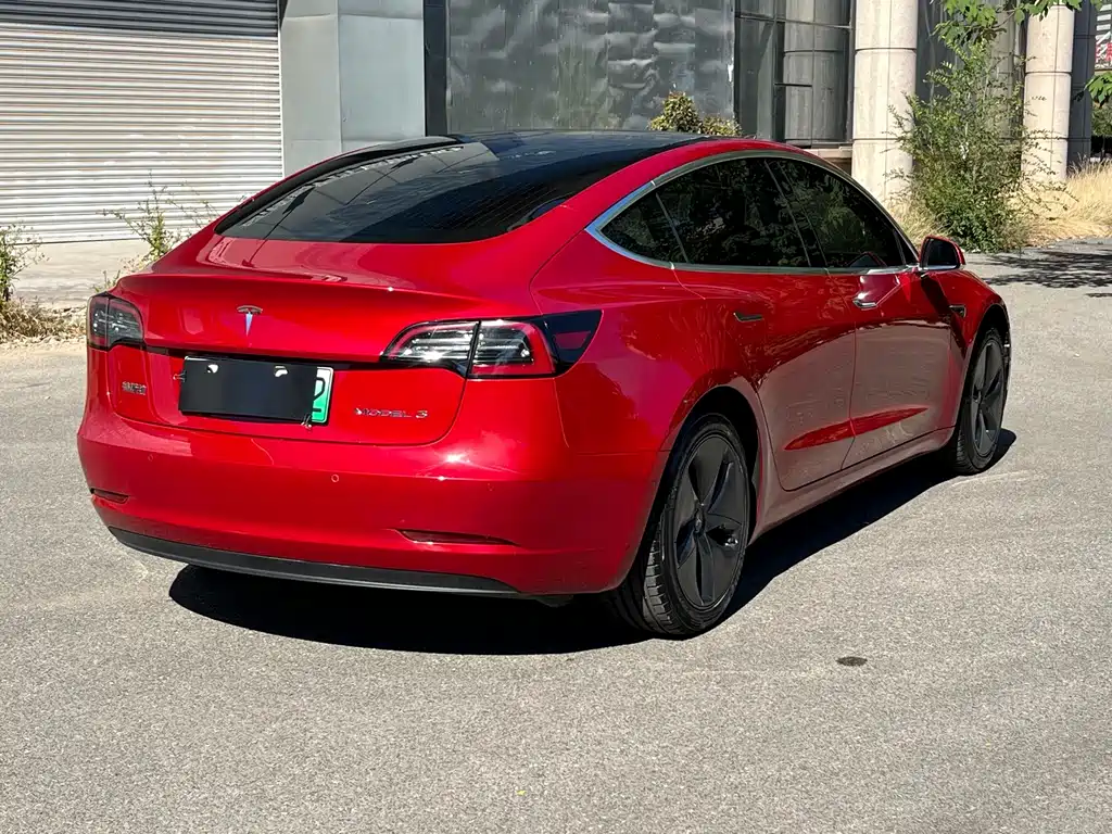 Tesla Model 3 — миниатюра 6