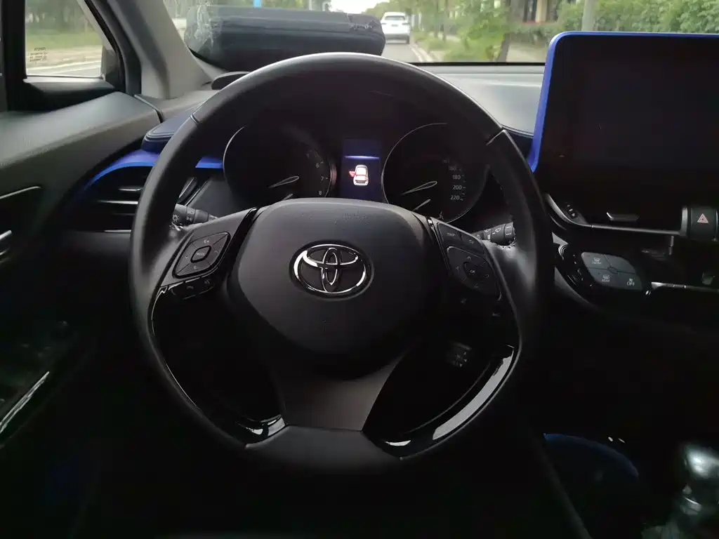 Toyota C-HR — миниатюра 6