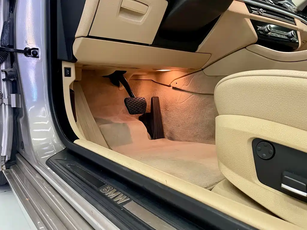 BMW 5 Series — миниатюра 12