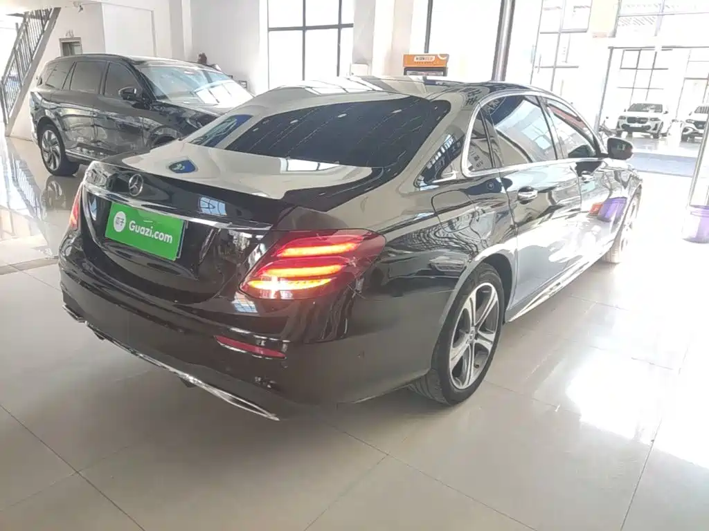 Mercedes-Benz E-Class — миниатюра 7