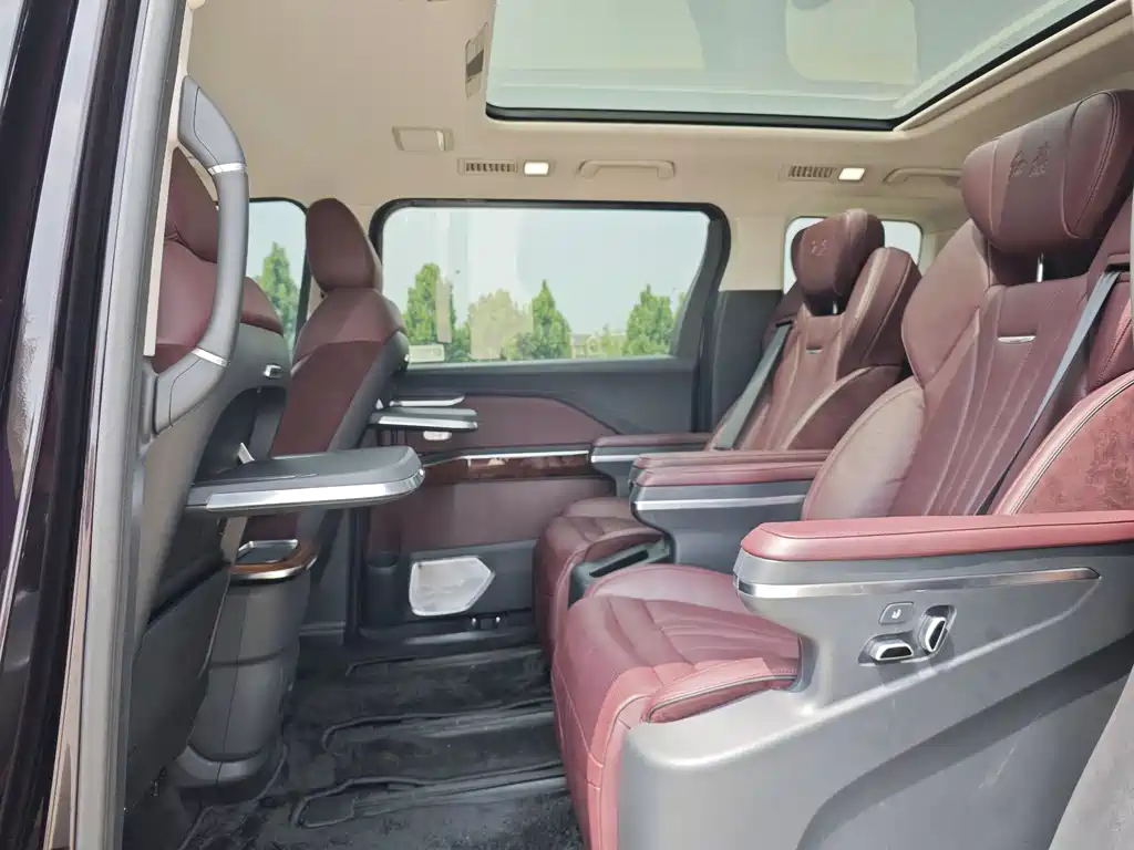 Hongqi HQ9 2023 2.0T